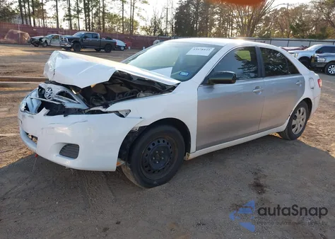 2011 Toyota Camry Le z USA, uszkodzony, nr VIN 4T1BF3EK0BU643541